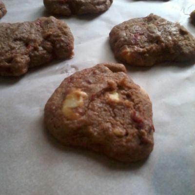 Cookies moelleux au chocolat blanc & framboises
